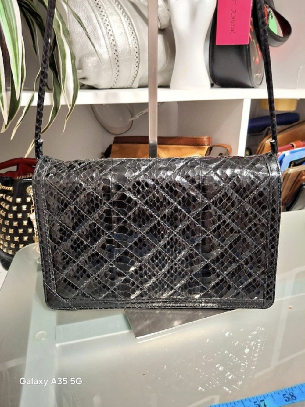 Snakeskin-Embossed Vintage Clutch Shoulder Bag in Black